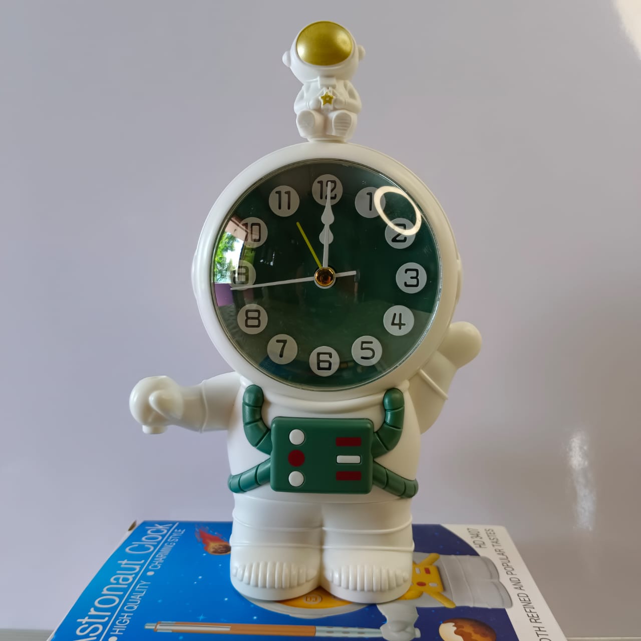 Spaced themed Astronaut table clock with sharpener