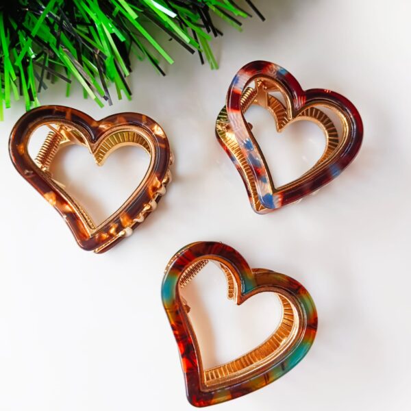 Metallic Marble Heart Claw